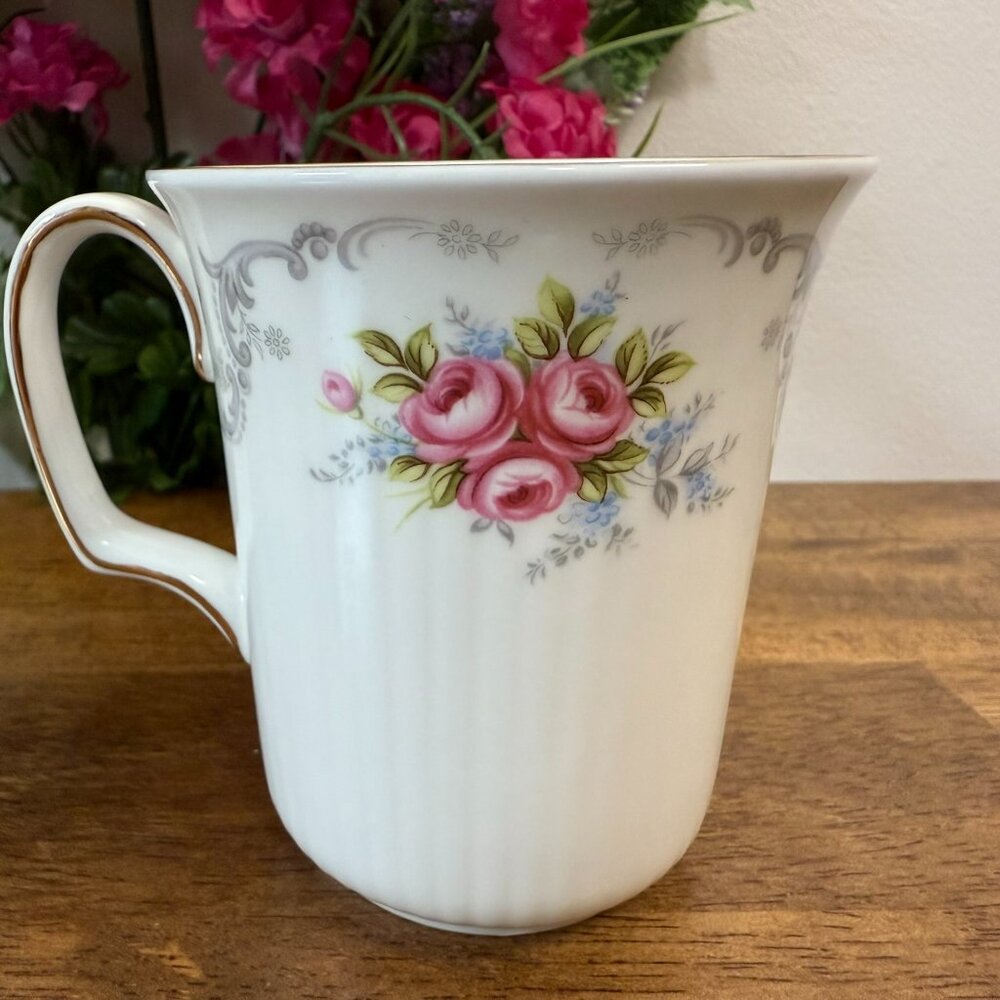 Royal Albert Tranquillity‎ Mug Bone China England Vintage Floral Rose Gold Rim